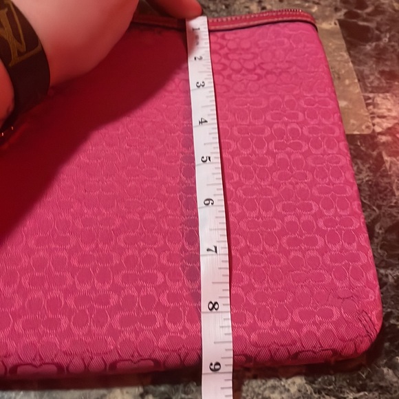 Coach vibrant pink punch color mini signature tablet sleeve with zipper - Picture 6 of 6